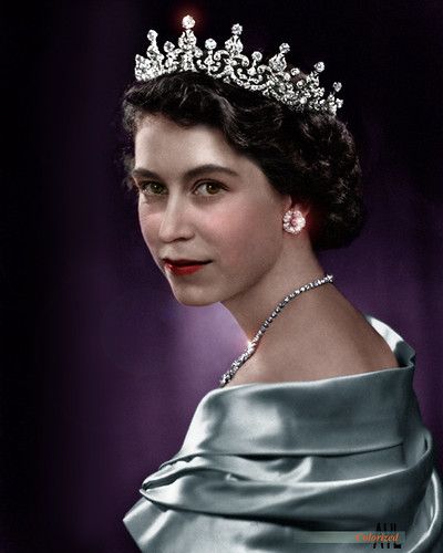 Queen Elizabeth II, ca 1950s, colorized by Alex Y. Lim fro… | Flickr Queen Elizabeth Portrait, Queen Elizabeth Crown, Elizabeth Queen Of England, Tiara Royal, Royal Bride, Young Queen Elizabeth, Rainha Elizabeth Ii, English Royal Family, Elisabeth Ii