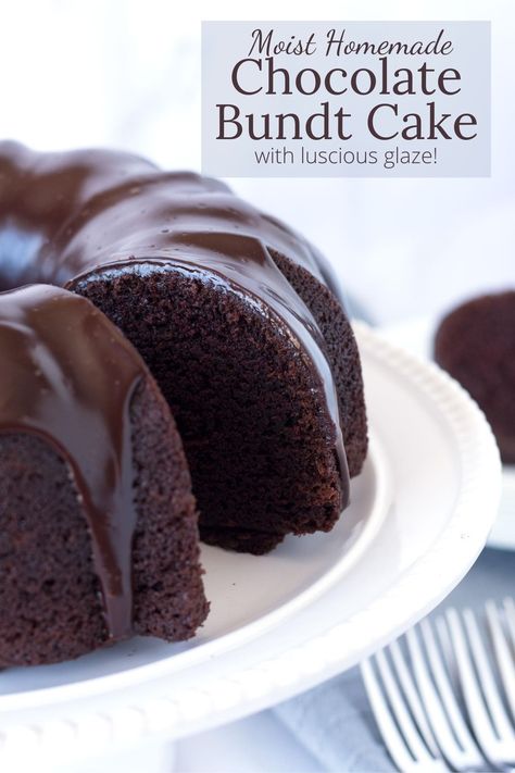 Chocolate Zucchini Cake, Chocolate Bundt, Diy Easy Recipes, Torte Cupcake, Chocolate Bundt Cake, Dessert Aux Fruits, Zucchini Cake, Rum Cake, Moist Chocolate Cake