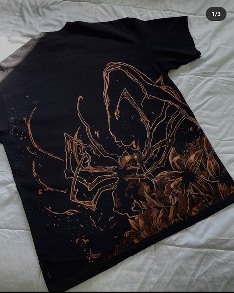 Bleach Painting Clothes Anime, Bleach Art Clothes Ideas, Bleach Painted T Shirt, Bleaching Clothes Ideas, Bleach Clothing Art, Bleach Dye Designs, T Shirt Bleaching Ideas, Bleach Tshirt Designs, Bleach Art Clothes