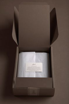 Packaging Box Design, Scarf Packaging, Tissue Paper Wrapping, Shirt Packaging, Jewellery Packaging, Craft Logo, Clothing Packaging, Fashion Packaging, Cool Packaging