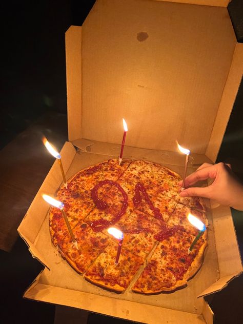 Tavalod Idea, Birthday Pizza, Pizza Branding, Food Videography, Pizza Cake, Cute Birthday Pictures, Funny Birthday Cakes, Birthday Photography, Think Food