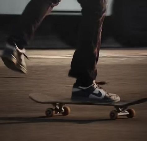 Spiderman Shifting Visualization, Andrew Garfield Skateboard, Peter Parker Skateboard, Amazing Spiderman Aesthetic, Marvel Peter Parker, Andrew Garfield Spider Man, Spider Man Aesthetic, Spiderverse Dr, Spiderman Aesthetic