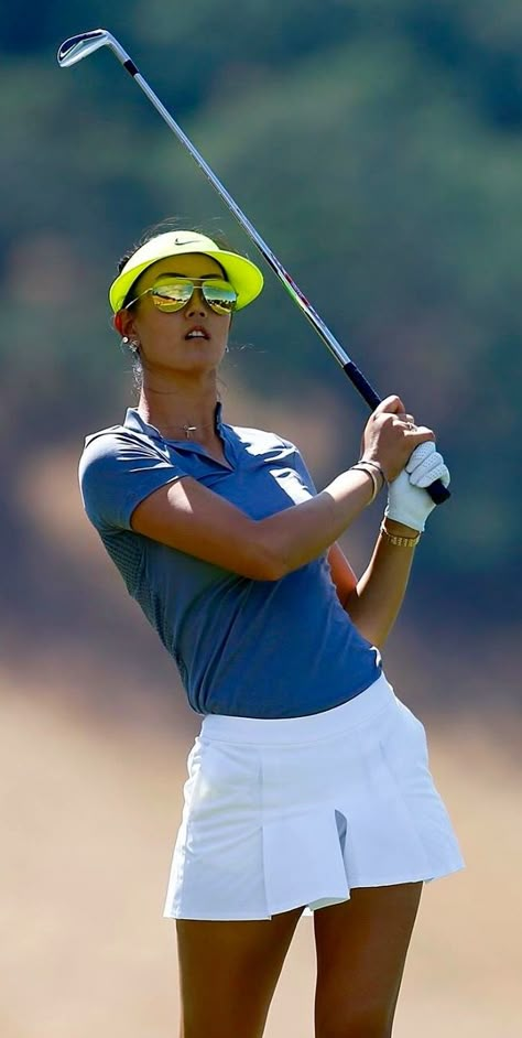 Michelle Wie Blue & White Golf Fits, Lady Golfers, Womens Golf Wear, Golf Accessories Ladies, Female Golfers, Michelle Wie, Cute Golf, Golf Attire Women, Golf Girl