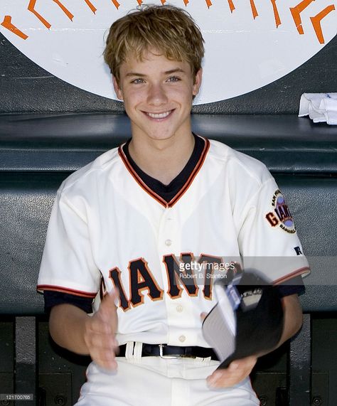 15-year-old Jeremy Sumpter, SF Giants fan and star of the new CBS series 'Clubhouse', attends the Arizona Diamondbacks versus San Francisco Giants game to throw out the first pitch at SBC Park, San Francisco, California, September 4, 2004. Jeremy Sumpter Peter Pan, Peter Pan Movie, Jeremy Sumpter, Peter And Wendy, Beyoncé Giselle Knowles-carter, Arizona Diamondbacks, Celebrities Humor, Sf Giants, Attractive Guys