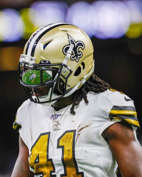 New Orleans Saints on Instagram: “Anybody know how many days are left? 🤔⚡️” Alvin Kamara Aesthetic, Alvin Kamara Wallpaper, New Orleans Saints Wallpaper, Nfl Aesthetic, Saints Wallpaper, Football Aesthetic, Football Drip, Alvin Kamara, New Orleans Saints Logo