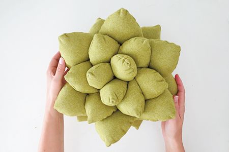 Succulent Pillow Pattern, Succulent Pillow, Cushion Tutorial, Green Velvet Fabric, Summer Pillows, Shaped Pillow, Fabric Diy, Diy Cushion, 3d Tutorial