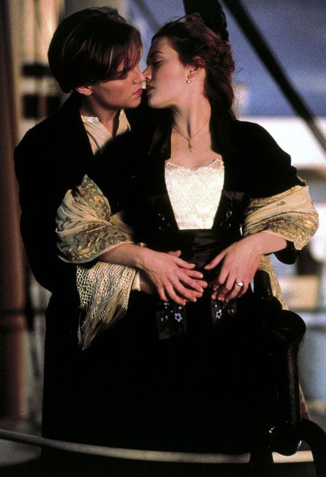 Best Movie Kisses, Kate Titanic, Leonardo Dicaprio Photos, Leo And Kate, Movie Kisses, Sixteen Candles, Jack Rose, Jack Dawson, Titanic Movie