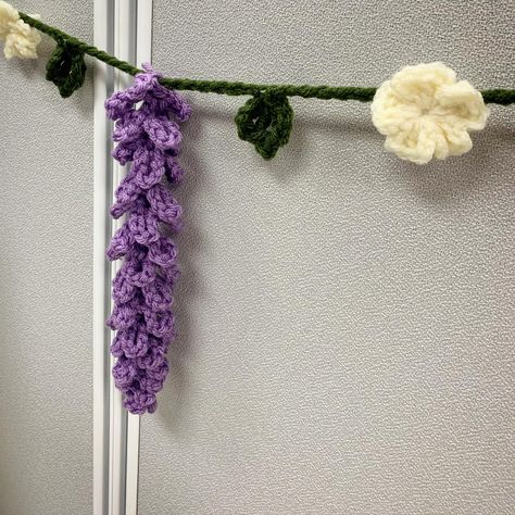 ✨🪻Wisteria garland with leaves and some simple white flowers ✨ Crochet Wisteria Garland, Crochet Spring Garland, Wisteria Crochet, Crochet Wisteria, Wisteria Garland, Dorm Door Decorations, Lavender Crochet, Dorm Door, Spring Garland