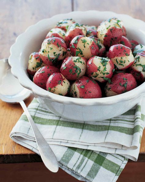 Parsleyed Potatoes Boiled Red Potatoes, Norwegian Cuisine, Small Red Potatoes, Roasted Red Potatoes, Parsley Potatoes, Norwegian Food, Scandinavian Food, How To Cook Potatoes, Boiled Potatoes