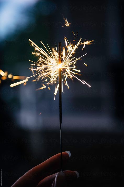 Celebrating with sparklers at the lake at night Sparkler Photography, Wallpaper Tumblr, Photo B, Tumblr Photography, Tumblr Wallpaper, Photography Wallpaper, Jolie Photo, Alam Yang Indah, Screen Wallpaper