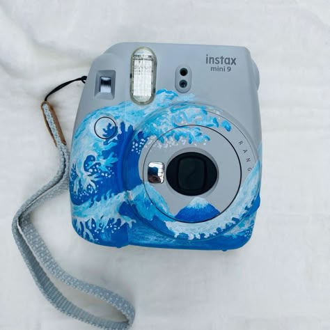 Painting Polaroid Camera, Camera Painting Ideas, Painting On Random Things, Polaroid Camera Ideas, Polaroid Camera Instax, Cameras Aesthetic, Polaroid Camera Case, Cute Cameras, Instax Mini Ideas