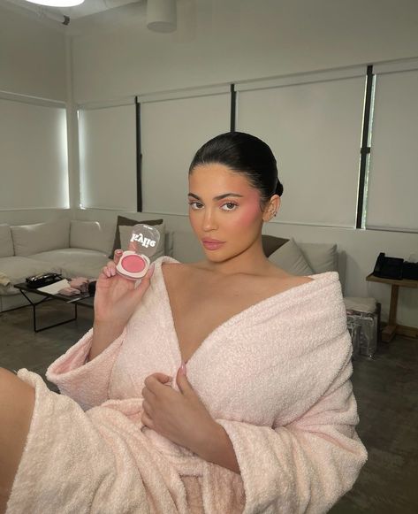 Gloss Drip, Instagram Kylie Jenner, Kylie Jenner Hair, Glow Balm, Kloe Kardashian, Cheek Blush, Kylie Baby, Kylie Jenner Instagram, Kyle Jenner