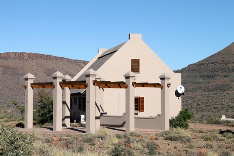 Karoo cottage, Karoo National Park by flowcomm, via Flickr Karoo Cottage, Karoo House, House 2 Bedroom, Fisherman's Cottage, Mini Homes, Cape Dutch, Fishermans Cottage, African House, Farmhouse Architecture