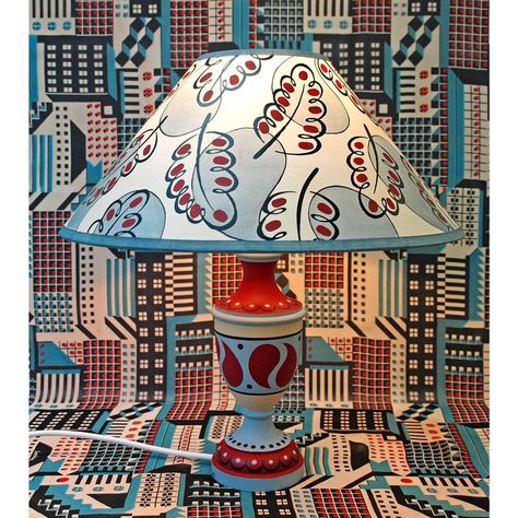 'Paisley Leaf' lampshade and 'Cityscape' scarf (background) designed by Cressida Bell, granddaughter of Vanessa Bell. Bloomsbury Lampshade, Lamp Shade Painting, Omega Workshop, Shade Painting, Bloomsbury Style, Painted Lamps, Cressida Bell, Charleston House, Bell Lamp Shade