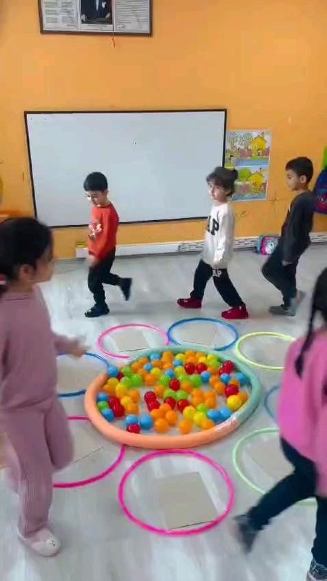 Brush Activities For Toddlers, Preschool Ball Games, Indoor Activities For Kindergarten, Team Building Games For Kindergarten, Easy Fun Activities For Preschoolers, Preschool Team Building Activities, Playgroup Activities Preschool, Outdoor Games For Kids At School, Indoor Games For Kids At Home