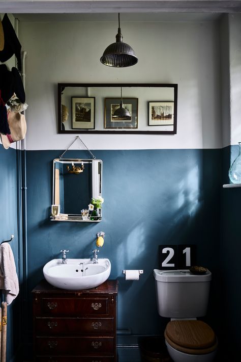 Checkered Floor, Inchyra Blue, Bad Inspiration, Melbourne House, Bathroom Color, Black Floor, Blue Bathroom, White Rooms, Design Sponge