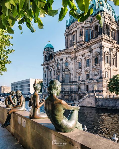 Berlino Berlin Christmas, Berlin Cathedral, Museum Island, Berlin Photos, Romantic Road, Berlin Travel, Travel Infographic, Three Girls, European Architecture