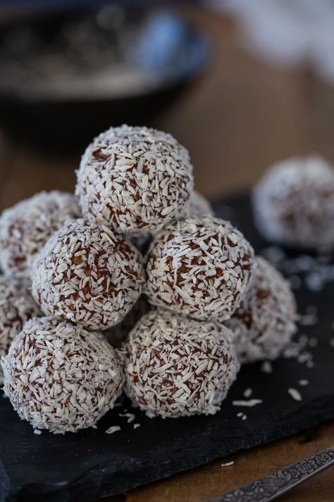 Chocolate oatmeal balls (Swedish chokladbollar) • Electric Blue Food Chocolate Oatmeal Balls, Swedish Desserts, Swedish Chocolate Balls, Swedish Baking, Chocolate Balls Recipe, Swedish Fika, Oatmeal Balls, Swedish Chocolate, Easter Foods