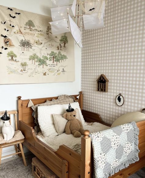 Vintage Toddler Rooms, Vintage Boys Room, Vintage Kids Room, Pooh Nursery, Kids Rooms Inspo, Boy Rooms, Kids Bedroom Inspiration, Kid Rooms, Toddler Boys Room