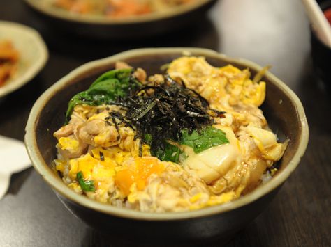 Oyako Donburi Recipe, Oyakodon Recipe Easy, Oyakodon Recipe, Donburi Recipe, Jus Tomat, Japanese Chicken, Bawang Bombay, Asian Dinners, Rice Bowls Recipes