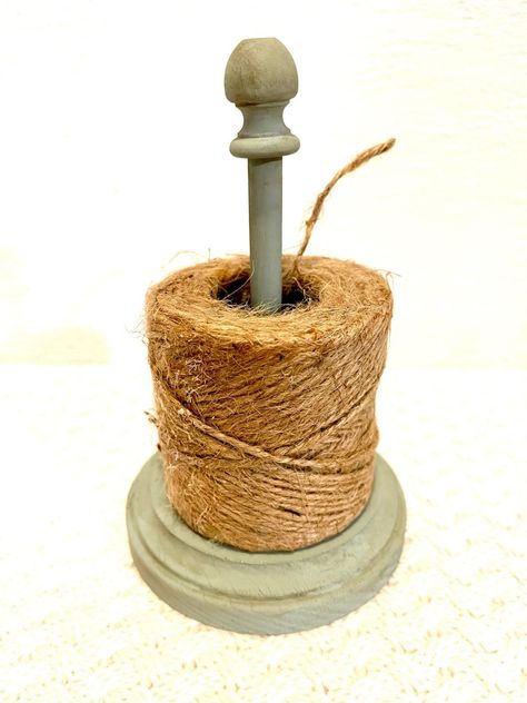 Twine Holder, Craft Room Organisation, Wooden Spool Crafts, Closet Desk, Twine Diy, Antique Booth Ideas, Ribbon Holders, Spool Crafts, Room Organisation