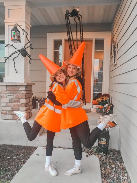 Halloween Costumes Traffic Cone, Traffic Cones Halloween Costume, Traffic Come Costumes, Halloween Costumes Friends Group Funny, How To Make A Traffic Cone Costume, Cool Duo Costumes, Traffic Cone Costume Diy, Best Friend Costumes For 2 Funny, Orange Halloween Costume Ideas