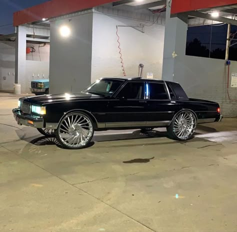 Old School Cars With Rims, Box Chevy On 26s, Box Chevy Caprice, Old School Chevy, Caprice Car, Chevy Caprice Classic, Box Chevy, Custom Shoes Men, Chevy Ls