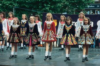 Irish Dancers traditional Erin Go Braugh, Irish Folk, Irish Jig, Spring Music, Irish Step Dancing, Celtic Pride, Irish Eyes Are Smiling, Irish Dancers, Irish Culture