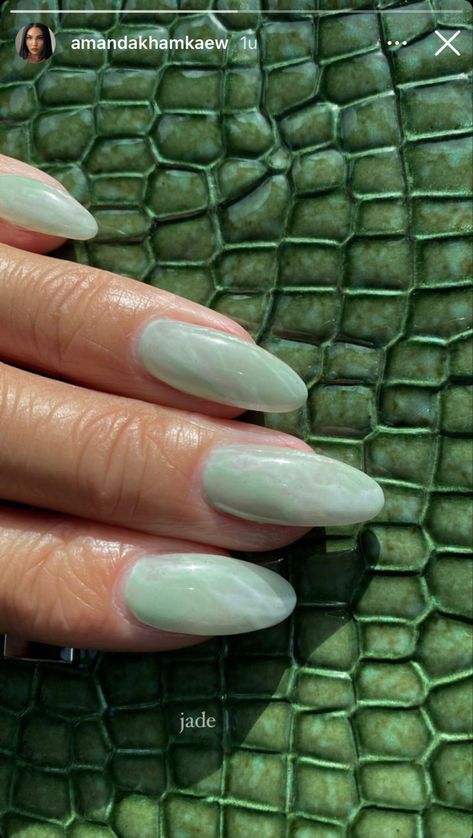 Jade nails green instagram instastory perfection Nails Hippie, Nails Retro, Nail Trends Spring, Spring Nail Inspiration, Spring Nails Simple, Designs Nails Art, Art Nails Design, Jade Nails, Green Acrylic Nails