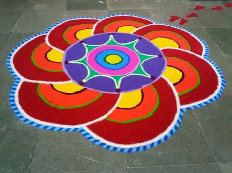 Rangoli Colour Combination, 3d Kolam, Colour Kolam, 3d Rangoli, Easy Rangoli Designs Diwali, Big Rangoli, Arts And Crafts For Teens, Rangoli Colours, Colorful Rangoli