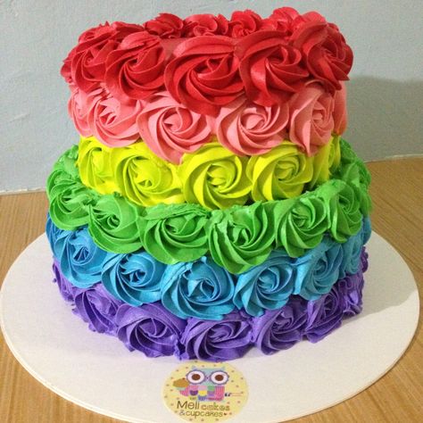 Rainbow cake Rosette Cakes, Decorating For Beginners, Purple Cakes Birthday, 14th Birthday Cakes, Cake Decorating Inspiration, Rainbow Things, 60 Birthday, Rainbow Pictures, Rosette Cake