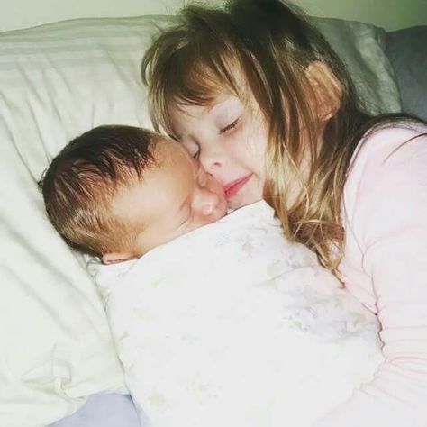 . Older Sister Younger Sister Aesthetic, Old Baby Pictures 2000s, Little Brother Aesthetic, Childhood Aesthetic, Childhood Pictures, Cute Babies Photography, Baby Sister, Coming Of Age, Women Life