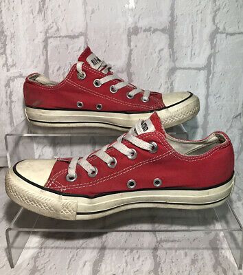 Red Low Converse, Red Chucks, Red Converse, Converse All Star, Chuck Taylor Sneakers, Trainers Women, Alternative Fashion, Chuck Taylors, Converse Sneaker