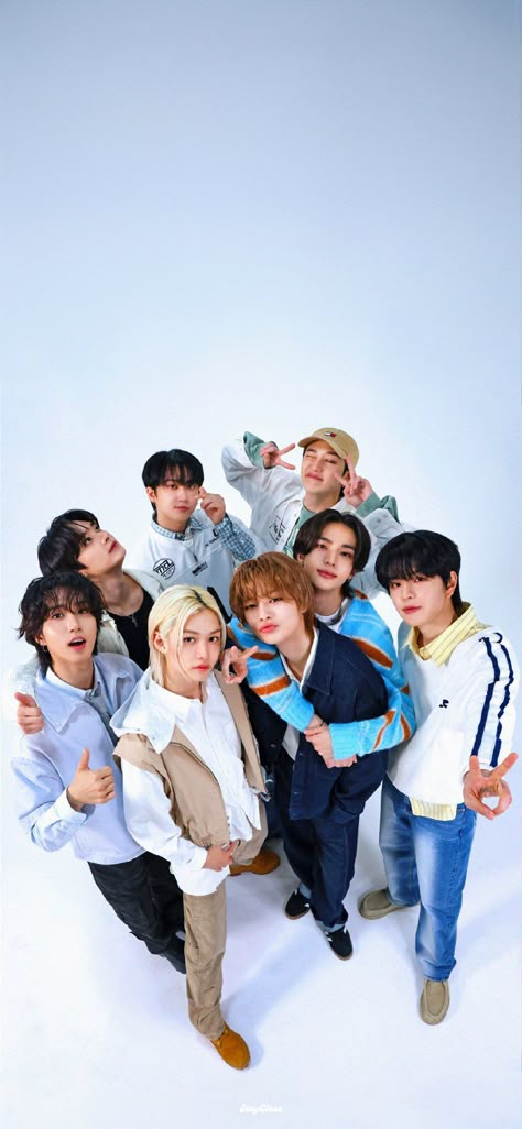 Wallpaper Skz, Stray Kids Wallpaper, K Pop Boy Band, Boyfriend Wallpaper, Straykids Hyunjin Photoshoot, Kids Background, Kids Mood, Dara Kpop, 6th Anniversary