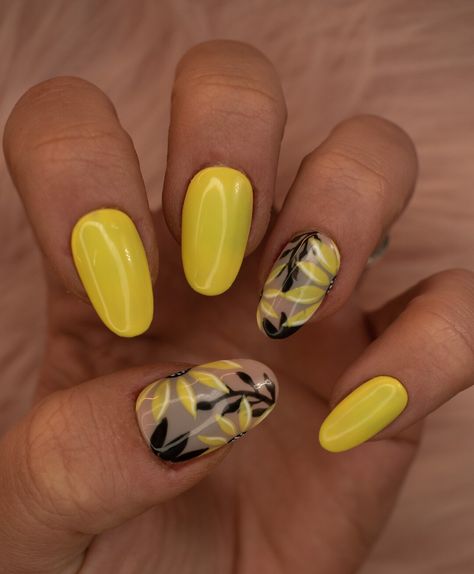 Yellow Sunflower Press on Nails Summer Press on Nails - Etsy Berea Ky, Nails Floral, Yellow Nails Design, Medium Coffin, Cute Spring Nails, Gel Nail Tips, Vibrant Nails, Coffin Press On Nails, Nails Fake