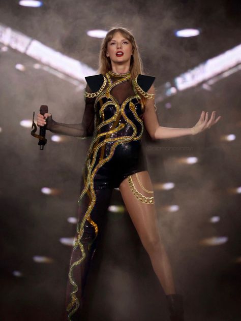 fan made costume variation for reputation era snake bodysuit - gold with shoudler pads Golden Snake, Photos Of Taylor Swift, Taylor Swift Tour Outfits, Swift Tour, Estilo Taylor Swift, Taylor Swift Cute, All About Taylor Swift, Taylor Swift Funny, Taylor Swift Outfits