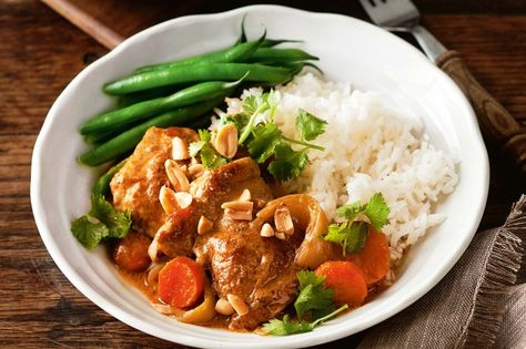 Panang is a creamy Malaysian-style curry based on coconut milk and is mild in flavour making it perfect for the whole family. Panang Chicken, Penang Curry, Panang Curry Recipe, Slow Cooker Curry, Panang Curry, Pea And Ham Soup, Slow Cooked Chicken, Thai Cooking, Curry Dishes