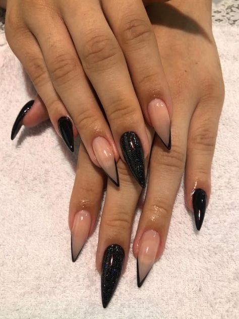 Black Prom Nails Stilleto, Nail Designs Pointy Nails, Nails Acrylic Sharp, Grunge Nails Stiletto, Black Nails Ideas Stiletto, Cute Stilleto Nails Designs, Black Stilettos Nails, Cute Short Stiletto Nails, Prom Nails Stiletto