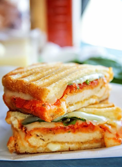 Parmesan Grilled Cheese, Chicken Marinara, Grilled Sandwiches, Gourmet Grilled Cheese, Panini Recipes, Best Grilled Cheese, Chicken Sandwich Recipes, Grilled Cheese Recipes, Grilled Sandwich