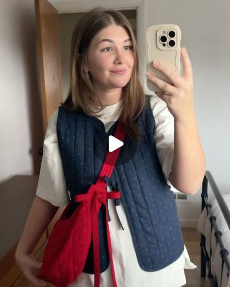 Sydney 👋🏼 on Instagram: "New YouTube tutorial is live ❤️🎀❤️ now you can make your own bow bag! I walk you through how I hacked an existing crossbody bag pattern to add removable bows and a quilted strap. You can use either the #crosstowncrescentbag from @gracomakes or the #bfbestiebag from @bfpatterns - I detail the pattern differences in the tutorial. I also answer FAQs like fabric recommendations, tools, etc. in the tutorial so be sure to check there if you have questions! Tag me if you make one - I want to seeeee! 🫶" Crossbody Bag Pattern, Bow Bag, Quilted Crossbody Bag, Bag Patterns To Sew, Youtube Tutorials, Live In The Now, Bag Pattern, Make Your Own, Sewing Patterns