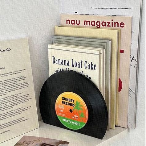 Record Design, Creative Books, Book Holder, Vinyl Cd, Book Holders, Book Organization, Book Stands, Album Book, Desktop Storage