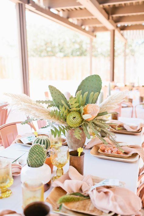 Flowers Church Wedding, Cactus Centerpiece, Decoration Ideas Wedding, Table Decorating Ideas, Desert Party, Mexican Bridal Showers, Mexican Baby Shower, Bebe Shower, Diy Christmas Table