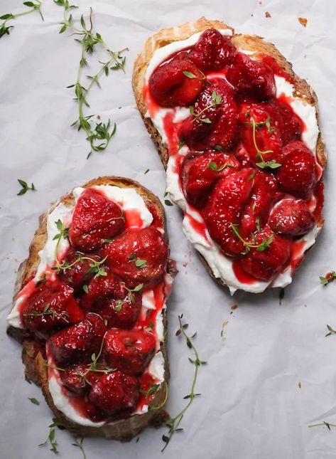 Grilled Breakfast Ideas, Whipped Ricotta Toast, November Recipes, Strawberries Recipes, Pasta Bread, Gardener Aesthetic, Roasted Strawberry, Cake Pizza, Sandwich Lunch