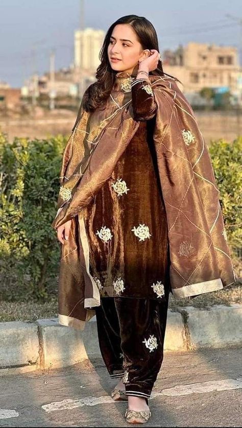 Latest Velvet Suit Designs, Velvet Suit Design, Punjabi Salwar, Designer Punjabi Suits, Neck Designs For Suits, Velvet Suit, Suits Design, Suit Design, Indian Suits