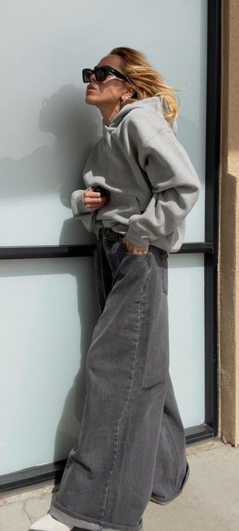 Gray Wide Leg Jeans Outfit, Wide Leg Jeans Street Style, Gray Wide Leg Jeans, Grey Jeans Outfit, Wide Leg Jeans Outfit, 2023 Outfits, Teacher Wardrobe, Jeans Outfit Winter, Jeans Street Style