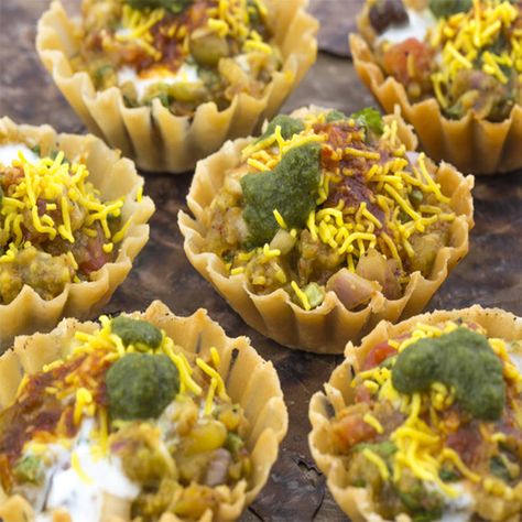 Katori Chaat, Holi 2023, Gastronomic Food, Sev Puri, Unique Snacks, Puri Recipes, Harsh Winter, Chaat Recipe, Quick Recipes Snacks