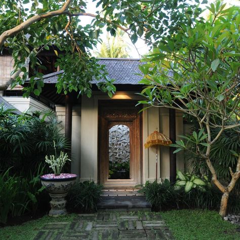 Ubud Villas, Bali Garden, Tropical Landscape Design, Company Quotes, Bali Resort, Bali House, Bali Villa, Contemporary House Exterior, Garden Architecture