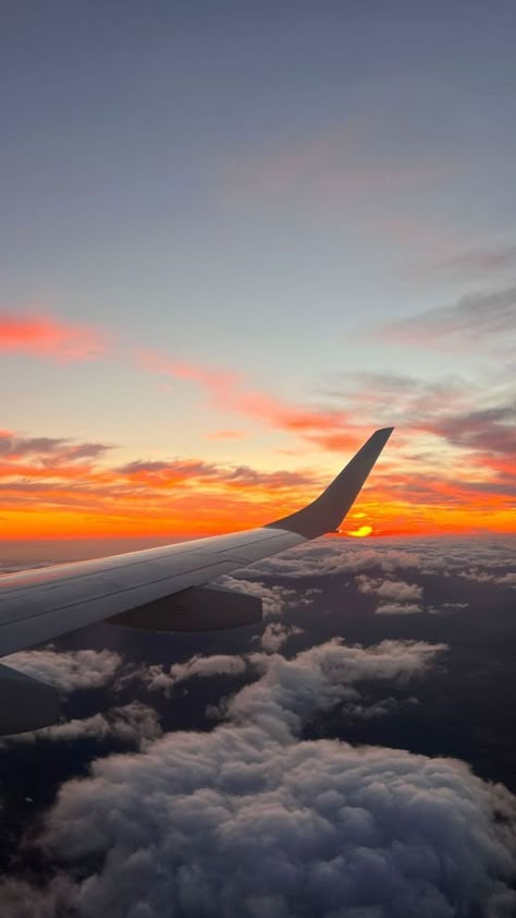 Airplane Window View, Plane Photos, Plane Window, Airplane Wallpaper, Travel Picture Ideas, Airplane Photography, Pinterest Photography, Airplane Window, Photography Sunset