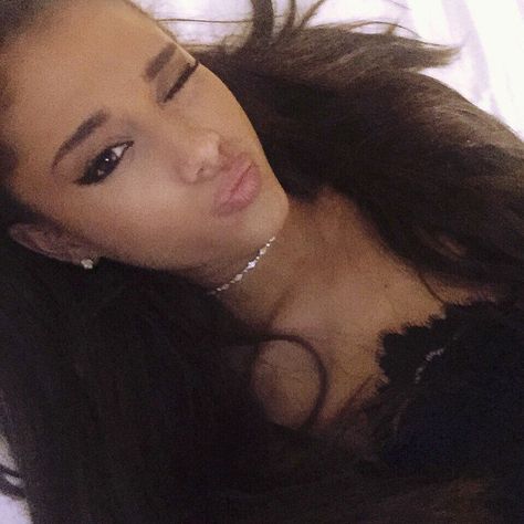 Pin for Later: This Week's Cutest Celebrity Candids  Ariana Grande gave a wink and a kiss to her followers. Ariana Grande 2015, Ariana Grande 2016, Ariana Grande Selfie, Ariana Grande 2014, Ariana Instagram, Ariana Grande Dangerous Woman, Ariana Grande Photos, Ariana Grande Pictures, Dangerous Woman