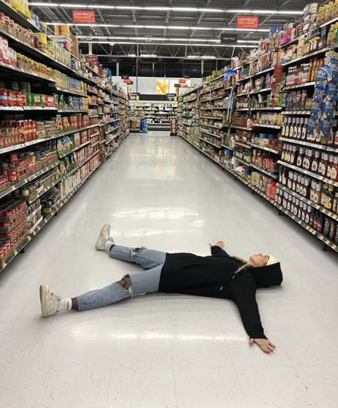 Bestie Dates, Chloe Danielle, Laying On The Floor, Skater Aesthetic, Best Friends Funny, Polaroid Photos, Friend Poses, Foto Ideas Instagram, Best Friend Pictures